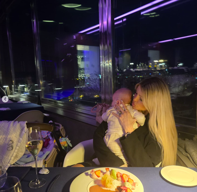 FOTO: Lela Ceterová se synem Arniem. – stránka 2