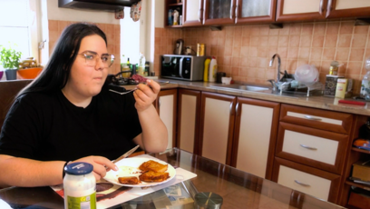 FOTO: Vanesa našla útěchu v jídle.