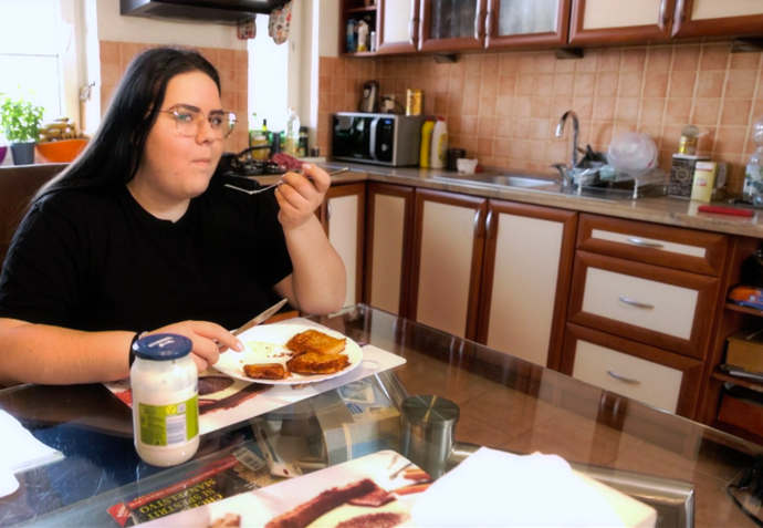 FOTO: Vanesa našla útěchu v jídle. – stránka 42