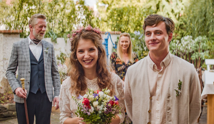 FOTO: Sara Sandeva a Tadeáš Moravec v komedii Moře na dvoře.