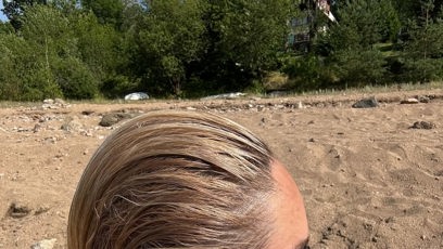 FOTO: V červených plavkách ji to moc slušelo.