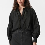 Nebo by stačilo halenku zastrkat do kalhot. (H&M)