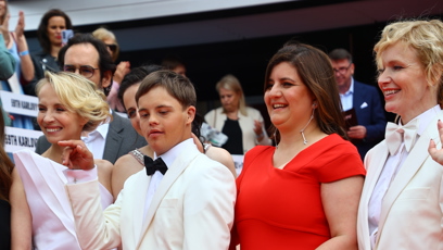 FOTO: Anna Geislerová překvapila publikum pánským oblekem v čistě bílé barvě.