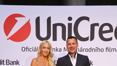 FOTO: Kateřina oblékla barvu VIP koberců.