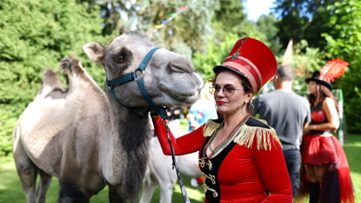 FOTO: Marta Jandová na party svého tatínka.