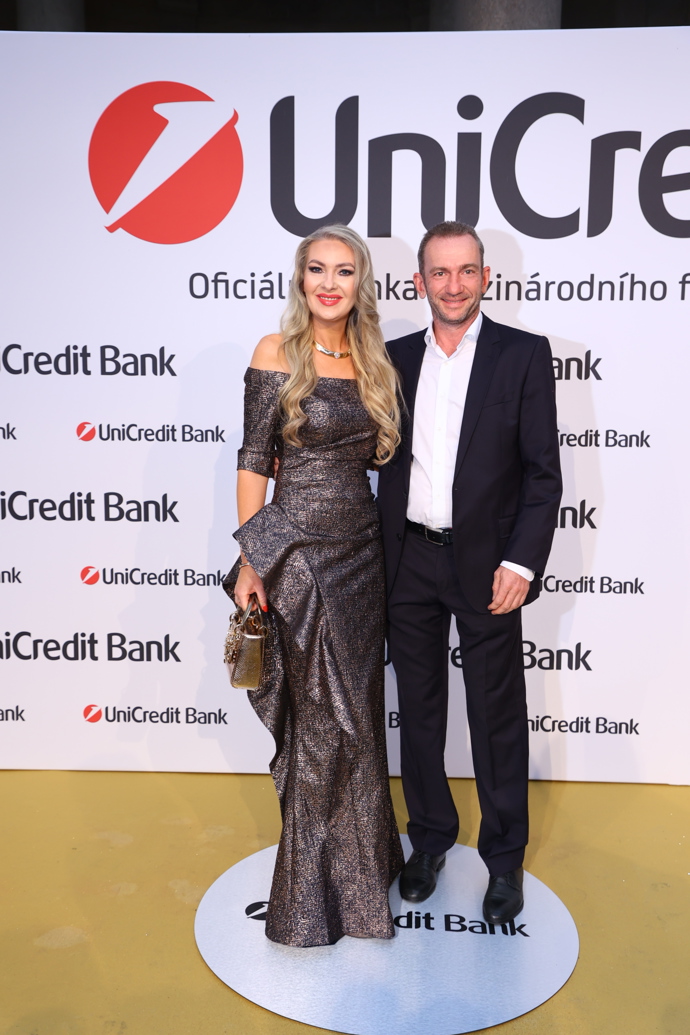 FOTO: Lenka Graf na UniCredit party. – stránka 4