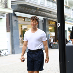 Milan Peroutka je králem extravagance na červeném koberci. Tento kolonádový outfit byl na jeho poměry až překvapivě střídmý, ale zpěvák a herec nezklamal výběrem obuvi. Zvolil trendy mokasíny se vzorem, do kterých jako Jordan Haj obul bílé ponožky