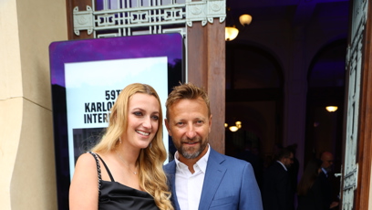 FOTO: Petra Kvitová s partnerem v KVIFF.