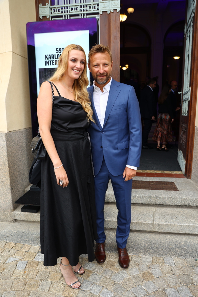 FOTO: Petra Kvitová s partnerem v KVIFF. – stránka 14