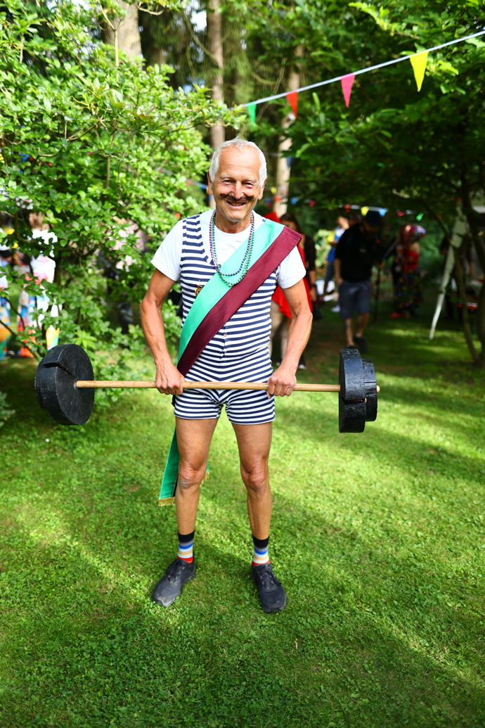 FOTO: Z letní party Petra Jandy. – stránka 54