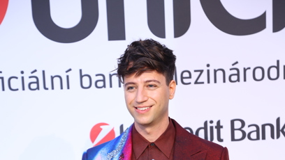 FOTO: Milan Peroutka zvolil velmi avantgardní oblek.
