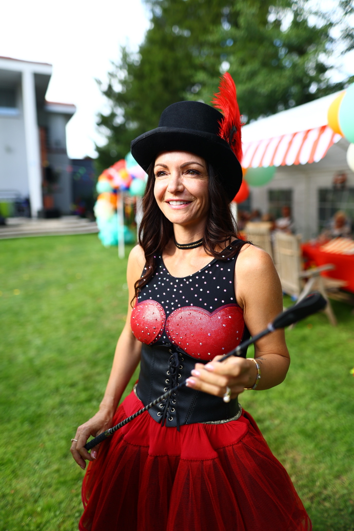 FOTO: Alice Jandová v circusovém kostýmu. – stránka 53