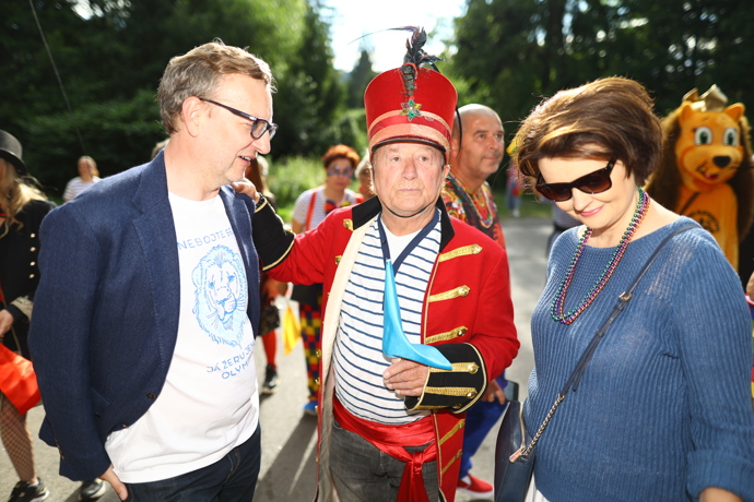 FOTO: Petr Janda si party užíval. – stránka 51