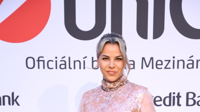 FOTO: Celebrity si zřejmě oblíbily třpytivé outfity.