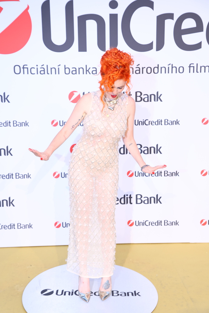 FOTO: Žofie Dařbujánová v odvážném modelu. – stránka 18