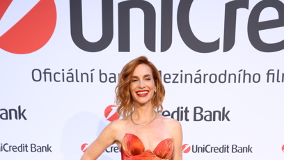 FOTO: Hana Vagnerová vynesla oslnivé šaty v barvě ohně od návrhářky Zuzany Kubíčkové.