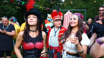 FOTO: Alice Jandová a Petr Janda si zahradní cirkusovou party užívali.