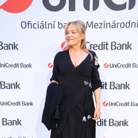 Dagmar Havlová vsadila na tmavé šaty.