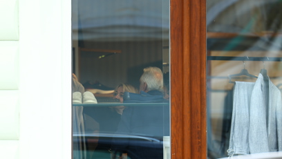 FOTO: Jaromír Hanzlík byl zachycen na kolonádě ve Varech.