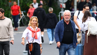 FOTO: Jaromír Hanzlík byl zachycen v ulicích Karlových Varů.