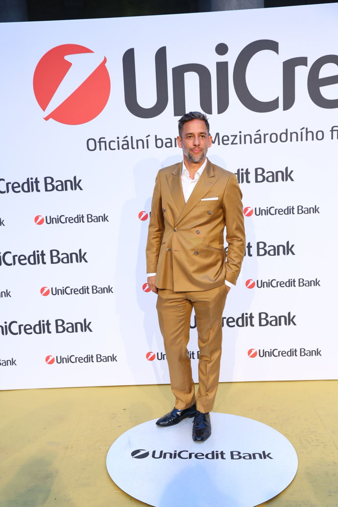 FOTO: Janek Bartoška na UniCredit party. – stránka 12