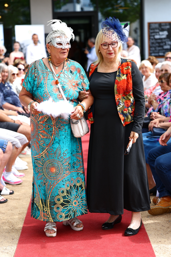 FOTO: Módní přehlídka seniorů inspirovaná Fantomem opery byla velmi zajímavá.
