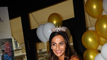 FOTO: Eliška Bučková krájela dort.
