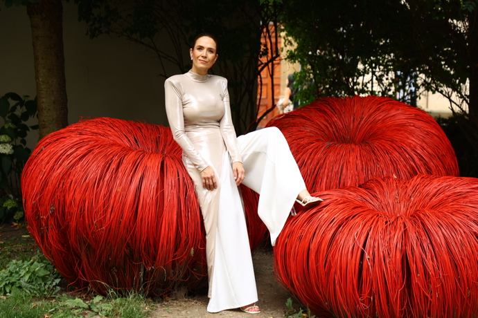 FOTO: Tereza Kostková v roli modelky. – stránka 10