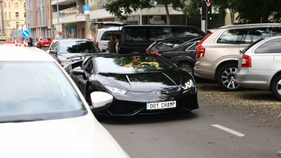 FOTO: Vémolovi dorazili v Lamborghini.