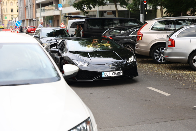 FOTO: Vémolovi dorazili v Lamborghini. – stránka 25