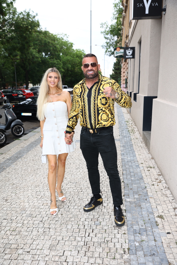 FOTO: Karlos a Lela. – stránka 14