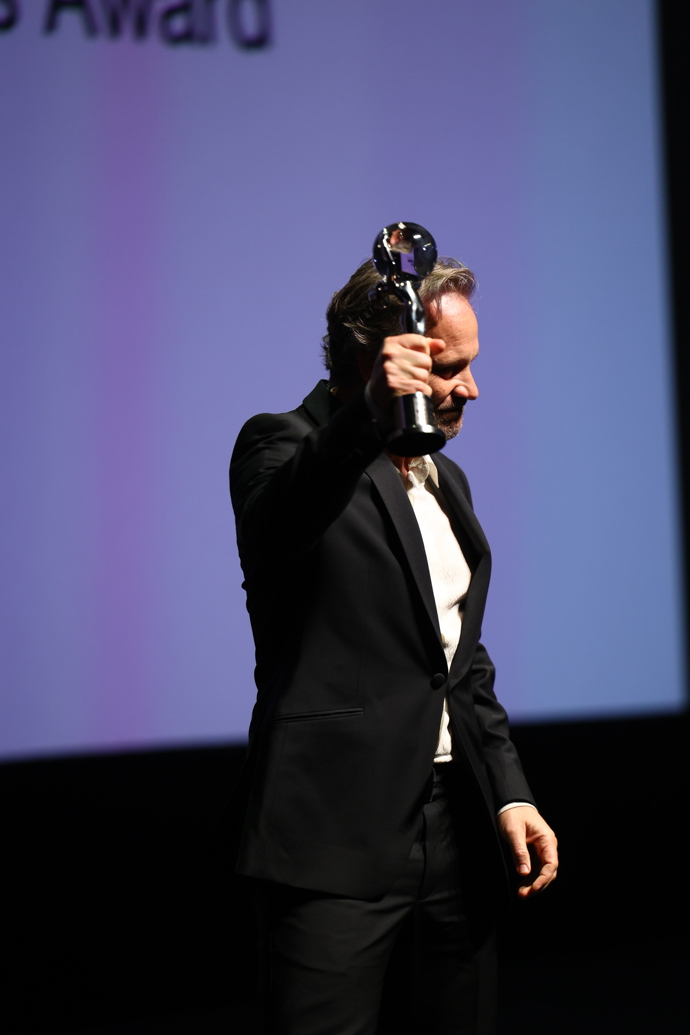 FOTO: Peter Sarsgaard s cenou prezidenta festivalu. – stránka 1601