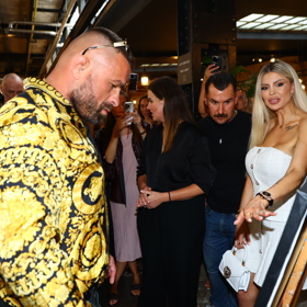 Karlos obdivoval dílo.