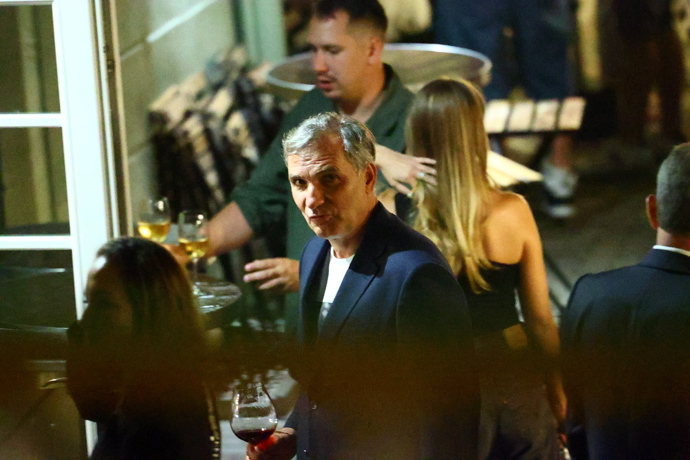 FOTO: Jiří Macháček se dobře bavil. – stránka 814