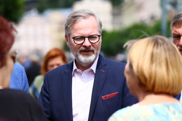 FOTO: Petr Fiala v Karlových Varech. – stránka 177