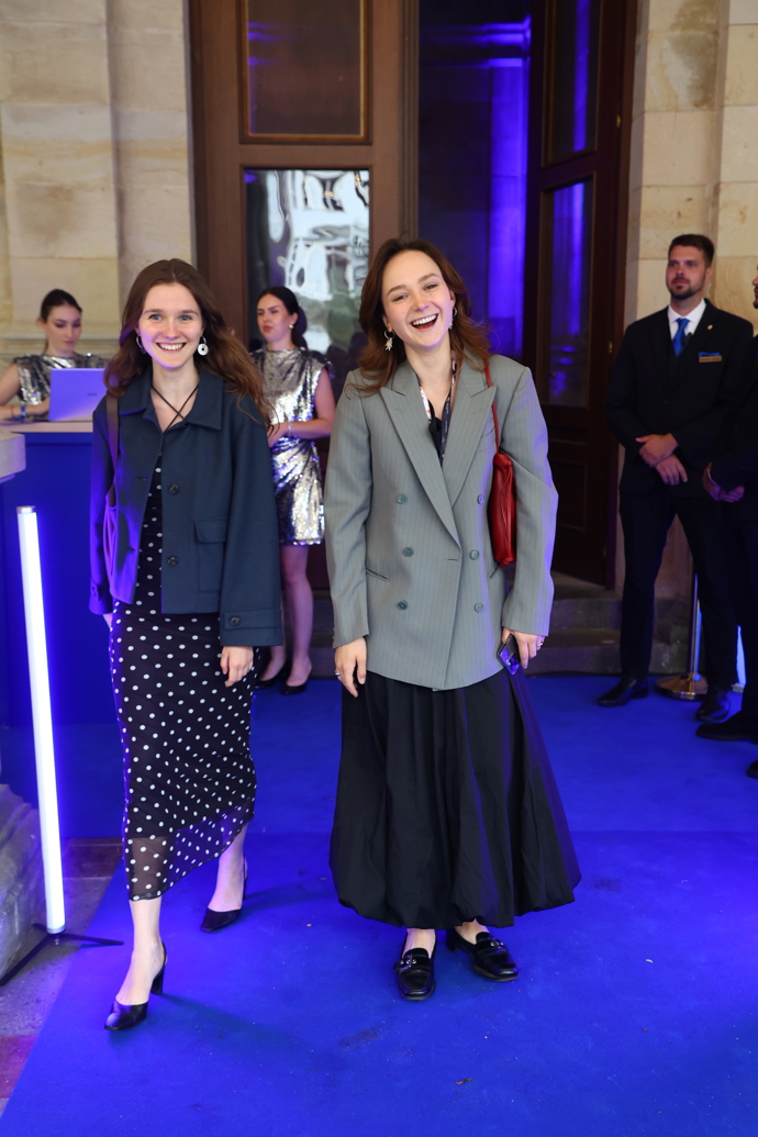 FOTO: Heclová také dorazila v moderním outfitu. – stránka 2
