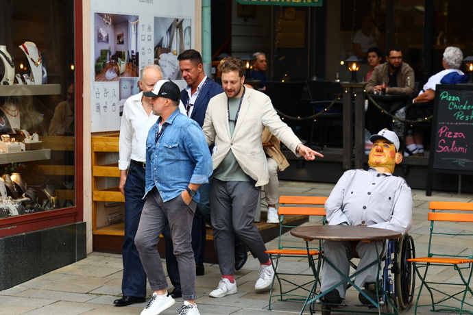 FOTO: Stellan Skarsgård prozkoumával zakoutí Varů. – stránka 37