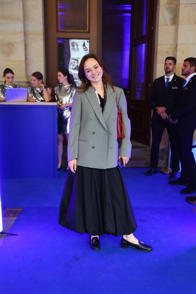 FOTO: Gabriela Heclová zvolila oversized sako a objemnou sukni. – stránka 1
