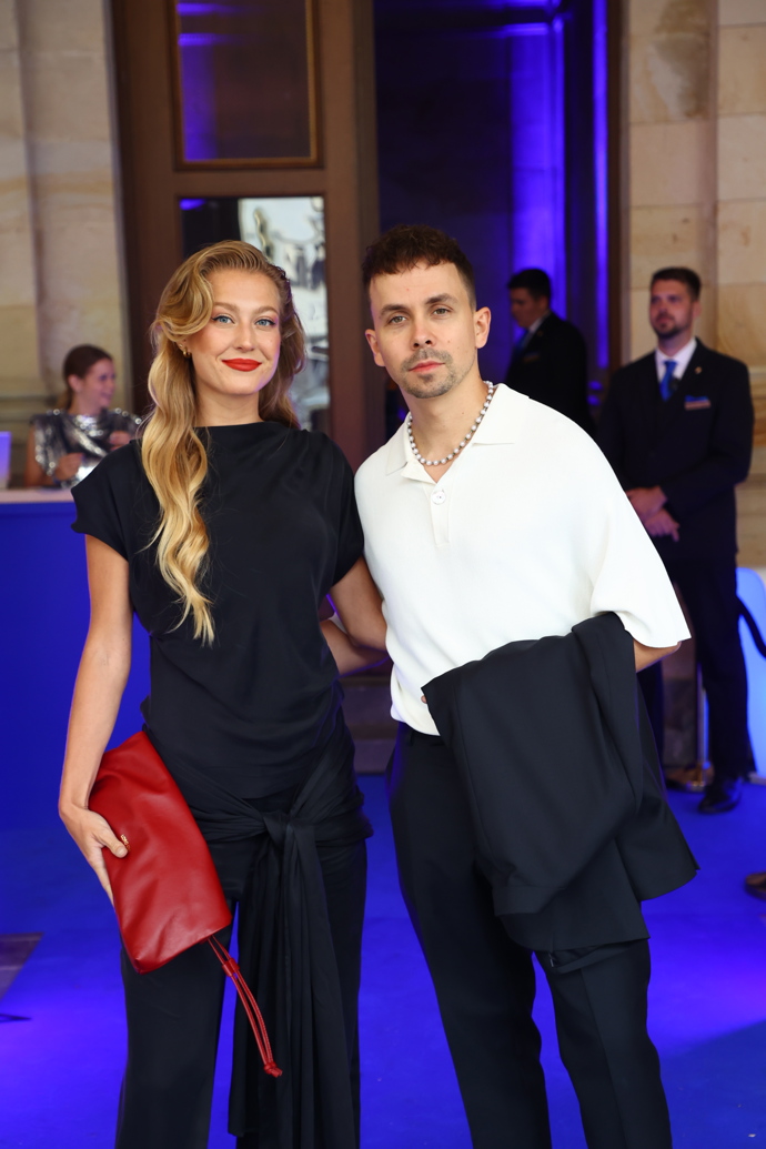 FOTO: Červená kabelka dodala perfektní dojem. – stránka 2