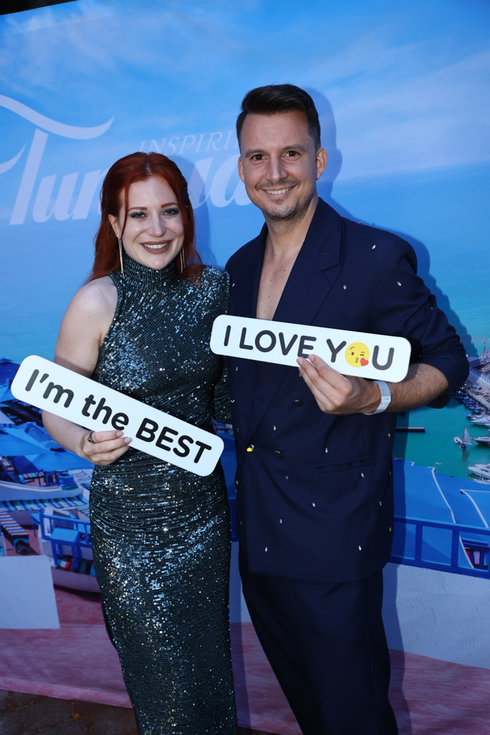 FOTO: Sluší jim nejen outfity, ale i láska. – stránka 32