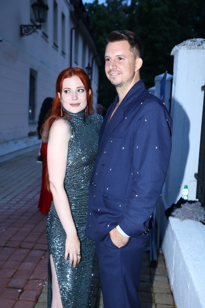 FOTO: Kateřina Bláhová a Karel Kašák na přehlídce Debbi Brown. – stránka 48