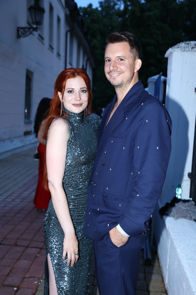 FOTO: Kateřina a Karel jsou zamilování až po uši. – stránka 38