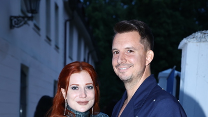 FOTO: Karlovi nová láska zřejmě prospívá.