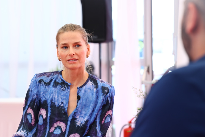 FOTO: Hana Soukupová v Karlových Varech. – stránka 61