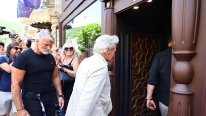 FOTO: Michael Douglas zamířil do Hotelu Embassy.
