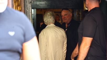 FOTO: Michael Douglas zamířil do Hotelu Embassy.