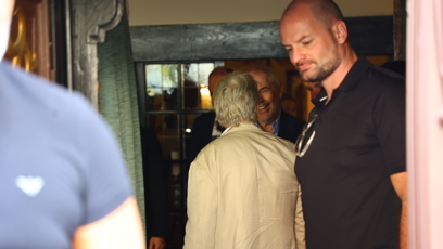 FOTO: Michael Douglas a Marek Eben v Embassy.