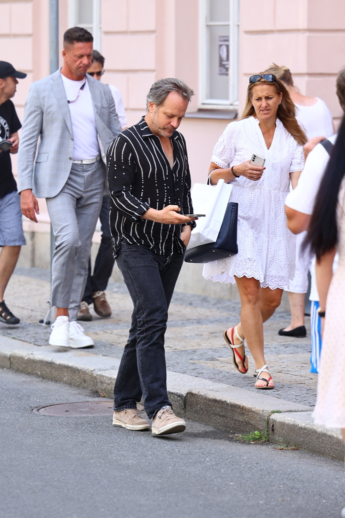 FOTO: Herec Peter Sarsgaard na kolonádě. – stránka 1351
