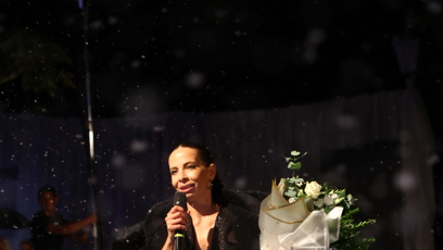 FOTO: Debbie děkuje po své přehlídce.