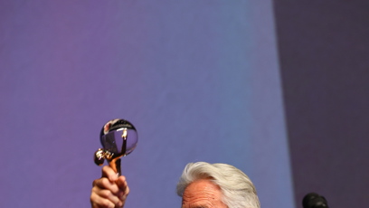 FOTO: Michael Douglas se svou novou cenou.